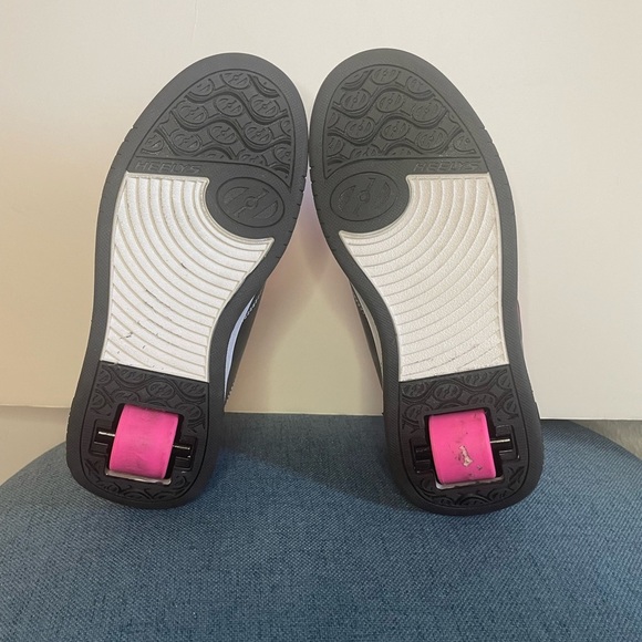 Heelys Girl Synthetic Upper Skate Shoes in a size 5 in black and pink - Picture 8 of 10